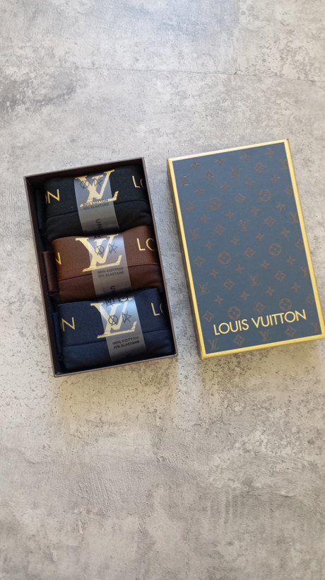 شورت مردانه پادار نخ پنبه کتان کش پهن طرح Louisvuiton